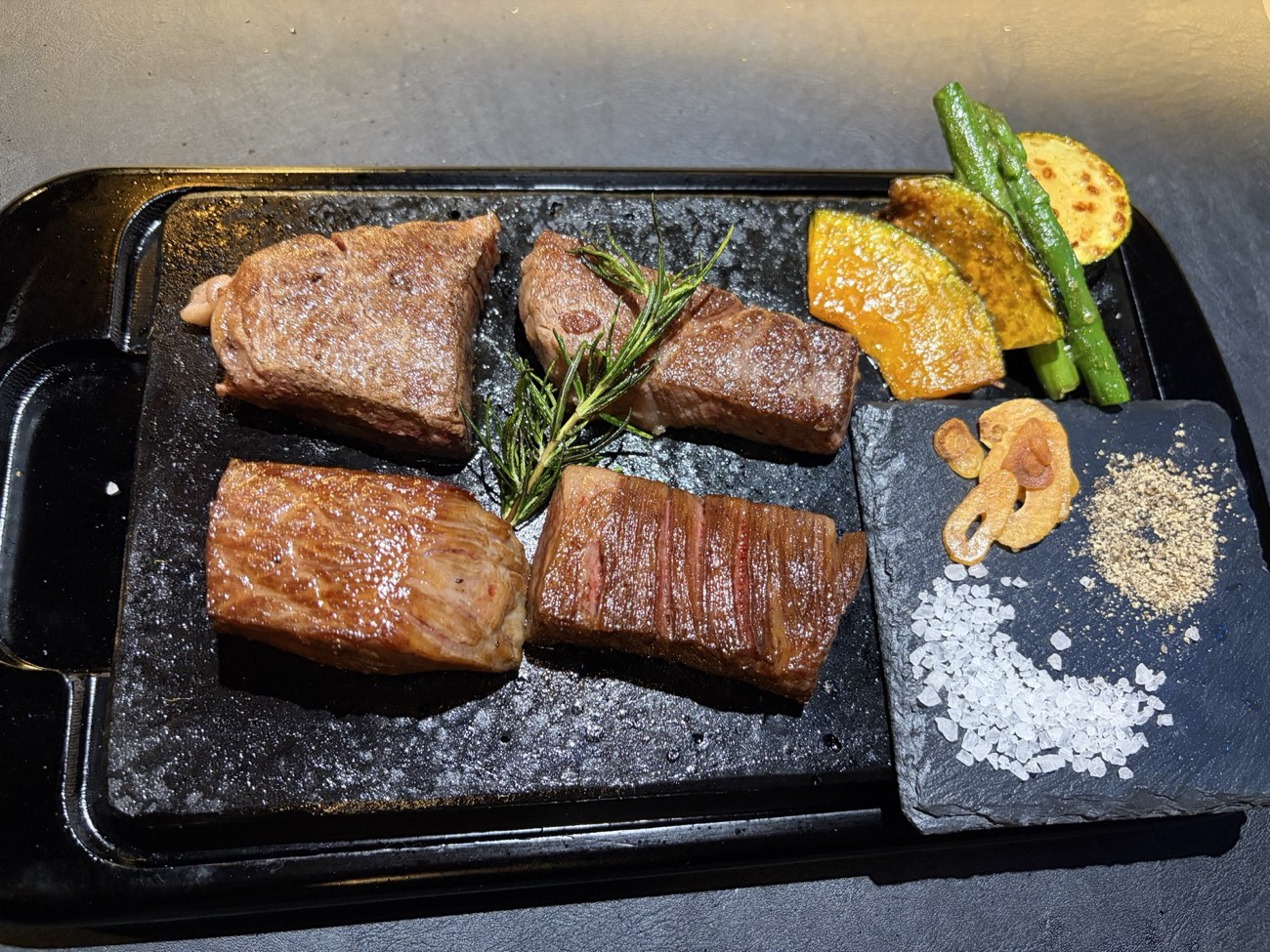 四種食べ比べ満腹200gステーキ